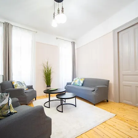 Apartment Oikia Tripodon *
